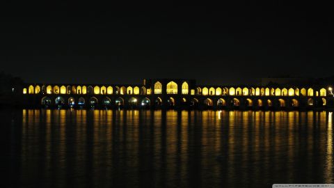 عکس پل خواجو در شب از دور 1