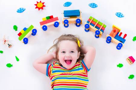 اسباب بازی پس زمینه سفید عکس دختران کوچک شادی  کودک ، اسباب بازی ، شاد ، شاد و سرگرم کننده ، بارگیری تصویر تصویر در رایانه رومیزی ، قرص 1
