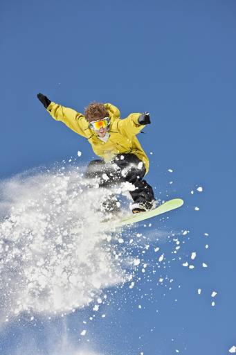 مردان اسنوبورد زمستانی از عکس اسپرت برفی می پرند  ورزشی ، ورزشی ، بارگیری تصویر زمینه مرد در رایانه لوحی ، تلفن همراه 1