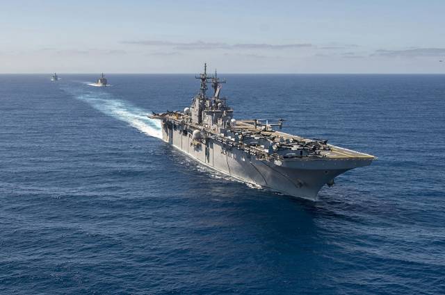 کشتی ها ناو هواپیمابر USS Essex (LHD-2) عکس ارتش  سربازی ، بارگیری تصویر زمینه کشتی روی رایانه رومیزی ، تبلت 1