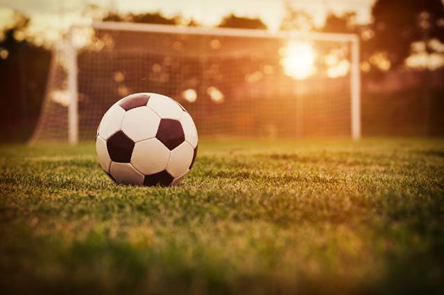عکس توپ فوتبال چمن توپ بارگیری تصویر زمینه تصاویر زیبایی ، ورزشی در رایانه رومیزی ، تبلت 1