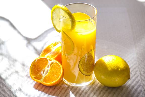 آب لیمو میوه پرتقال لیوان گلوله های بالایی عکس غذا  تصویر زمینه 1