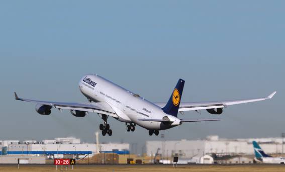 هواپیما مسافربری هواپیما هواپیمای ایرباس A340 Lufthansa عکس هواپیمایی از پرواز  برداشتن ، بلند کردن ، برداشتن تصویر زمینه 1