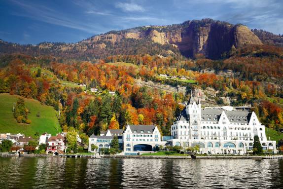 هتل پارک کوههای پاییزی سوئیس Vitznau ، عکس شهرهای دریاچه لوسرن  تصویر زمینه کوهی 1