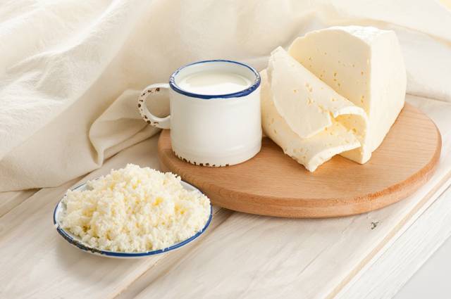 پنیر شیر پنیر دلمه کوارک کشک تخته برش لیوان عکس غذا  تصویر زمینه 1