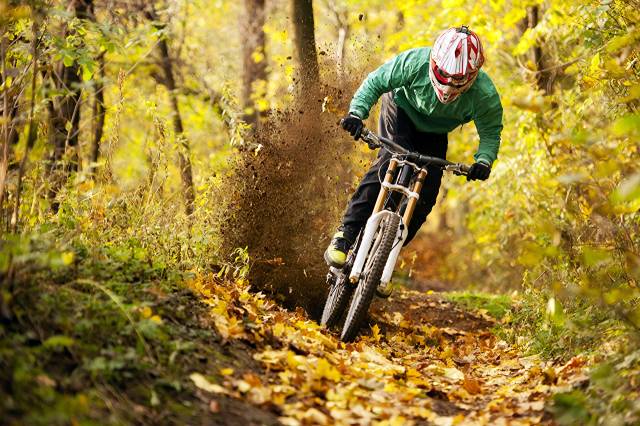 عکس ورزش کلاه ایمنی دوچرخه پاییز جنگل ها  تصویر زمینه ، ورزشی ، ورزشی ، جنگلی ، دوچرخه ، دوچرخه 1