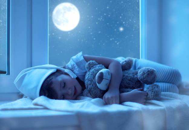 خرس عروسکی دختران کوچک عکس ماه کودکان خواب  کودک ، تصویر زمینه خواب 1