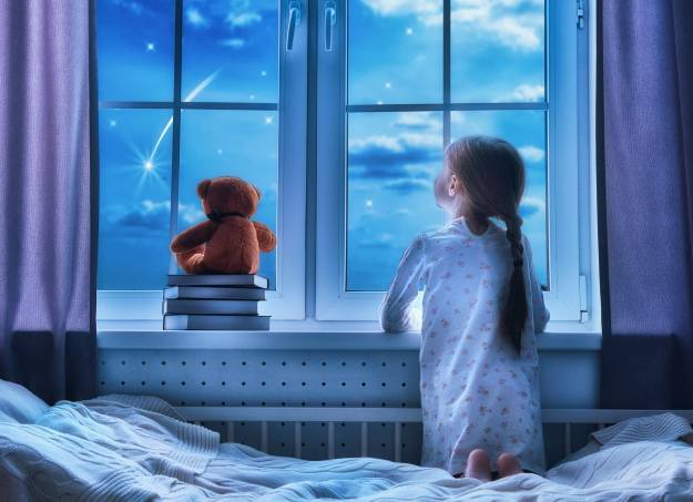 خرس عروسکی پنجره های شب دختران کوچک عکس کودکان  کودک ، تصویر زمینه زمان شب 1