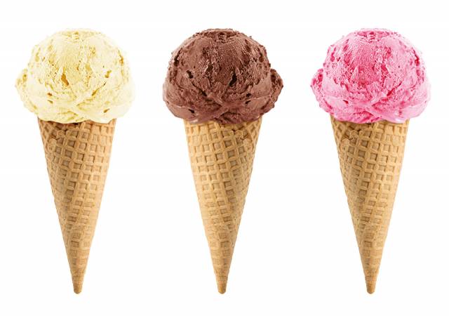 بستنی زمینه سفید سه مخروطی بستنی عکس غذایی چند رنگ  تصویر زمینه 1