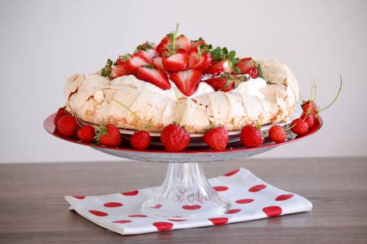 کیک کرم طرح توت فرنگی عکس غذا  تصویر زمینه Torte 1