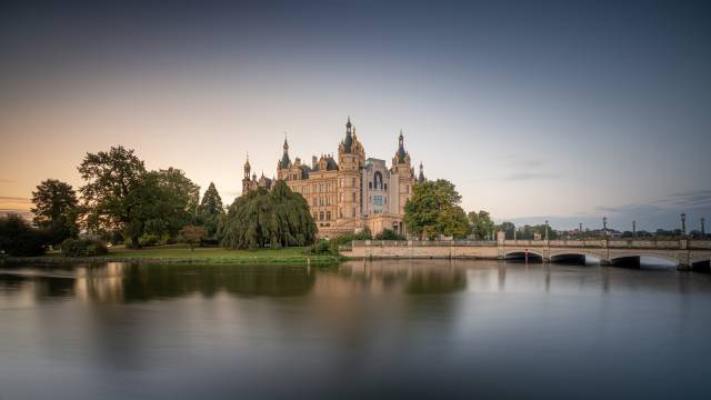 قلعه های آلمان قلعه شوورین ، عکس طبیعت دریاچه شوورین  تصویر زمینه قلعه 1