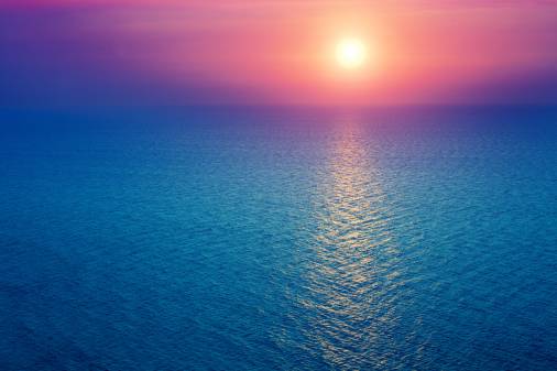عکس طلوع زیبای آفتاب در دریا 1