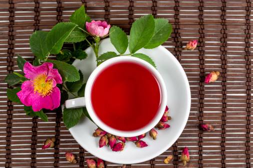 عکس فنجان چای و گل از بالا 1